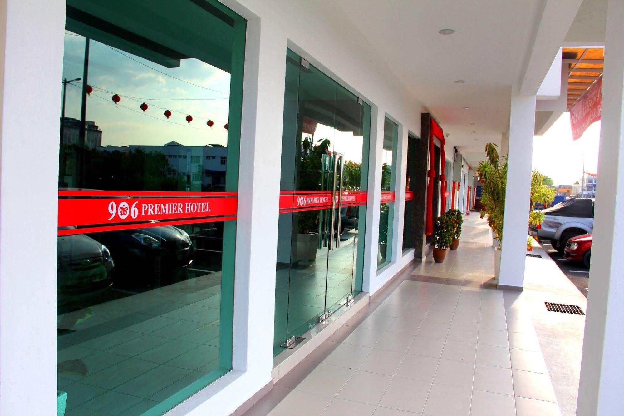 906 Premier Hotel