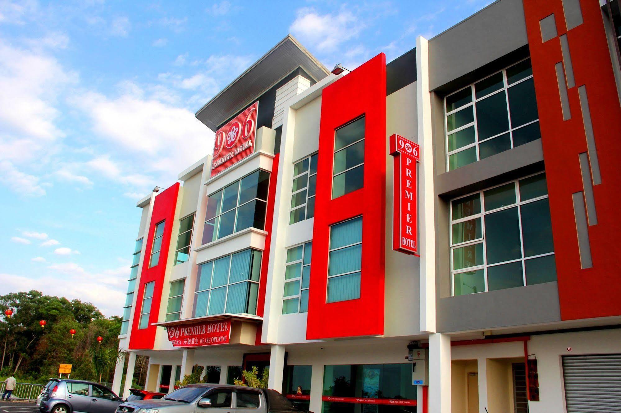 906 Premier Hotel 4*