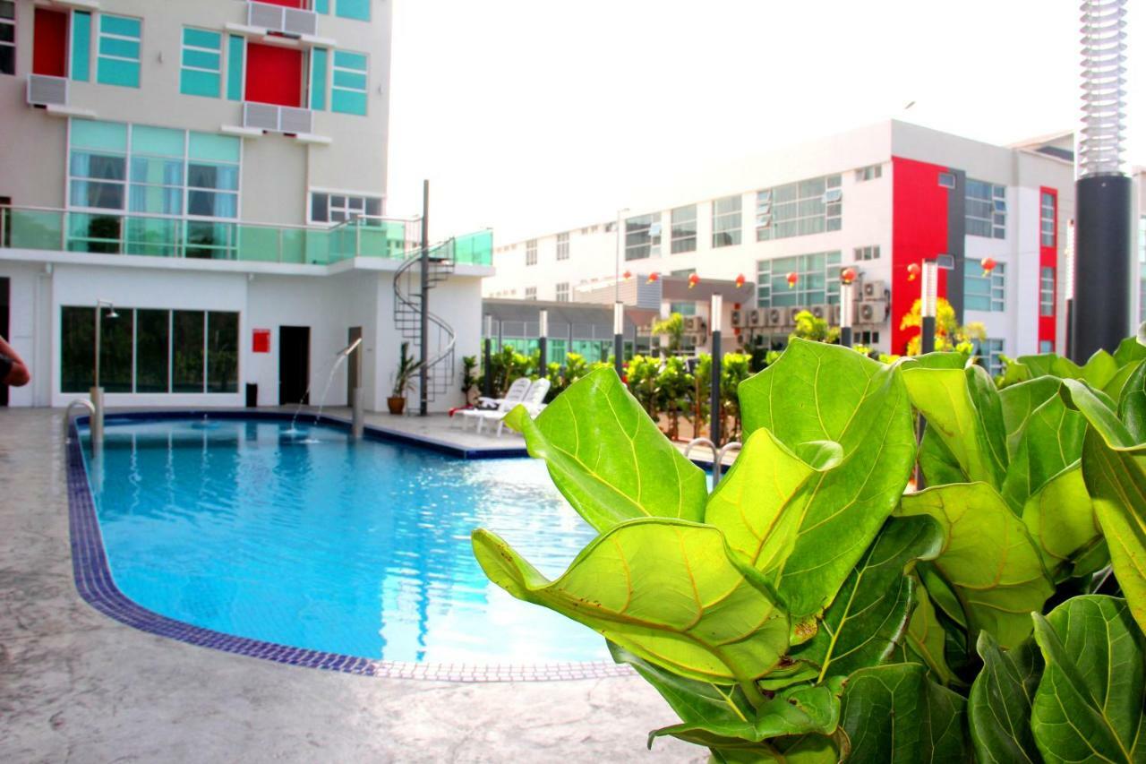 906 Premier Malacca