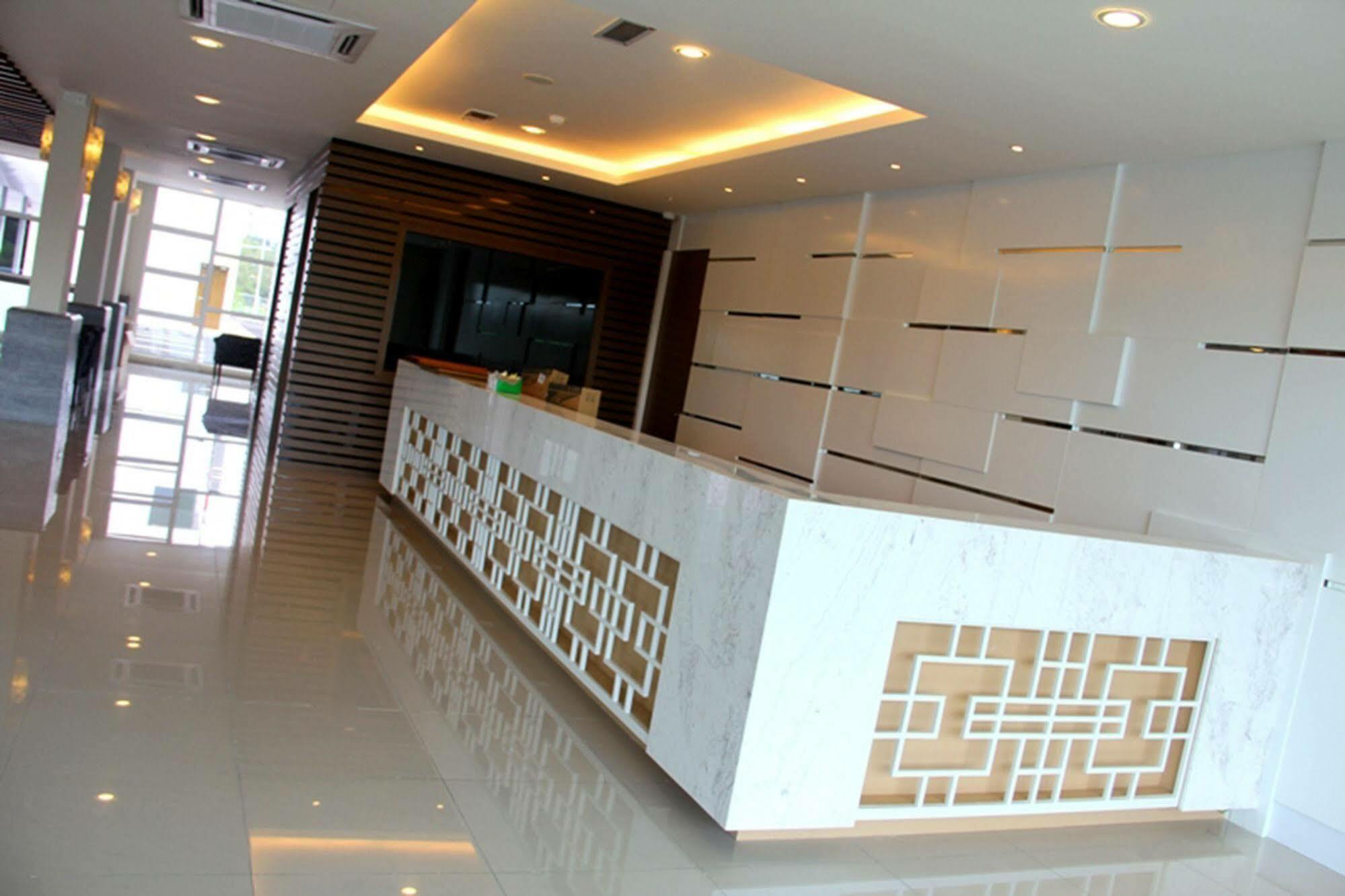 906 Premier